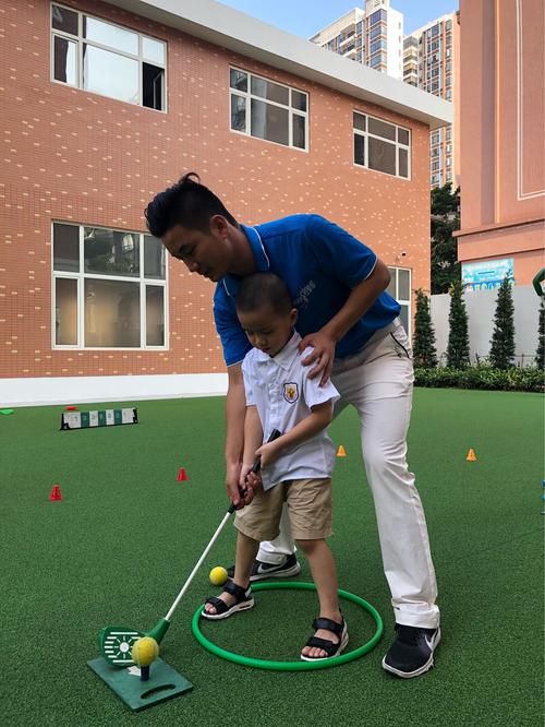 如何在幼儿园中添加高尔夫球宣传