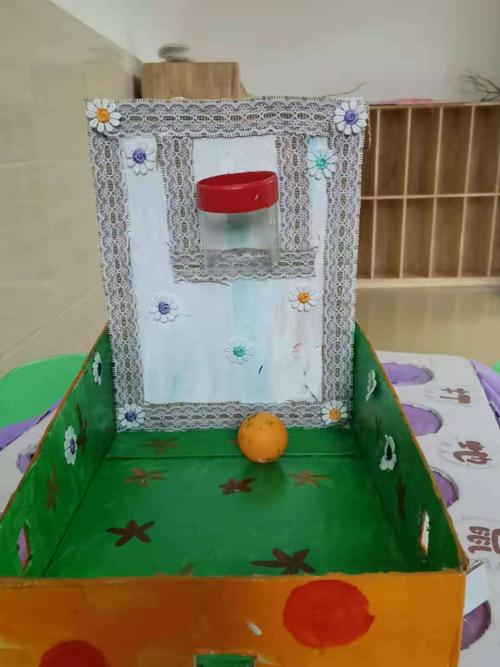 如何用纸板制作乒乓球机关球