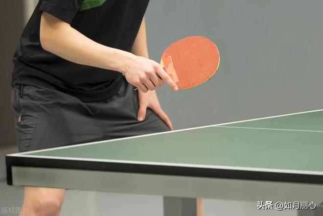 为什么乒乓球运动员不能后仰?