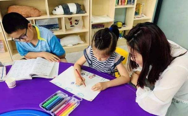 如何让呆子打乒乓球？