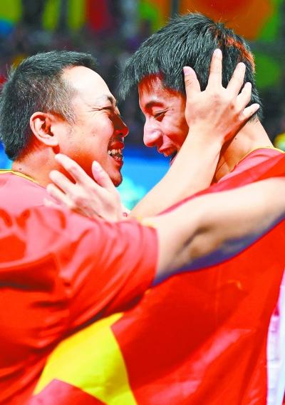 打乒乓球时亲嘴？这样做是否合适？