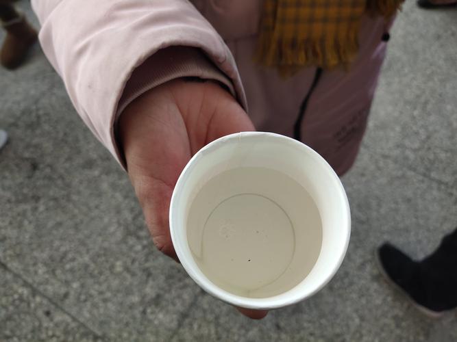 乒乓球矿泉水瓶