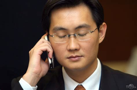 马化腾打乒乓球