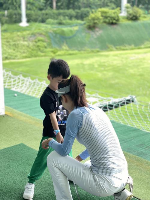 深圳打高尔夫球小孩多吗知乎