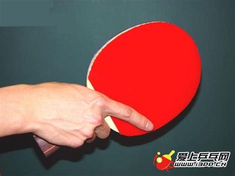 乒乓球直拍发球瞬间发力