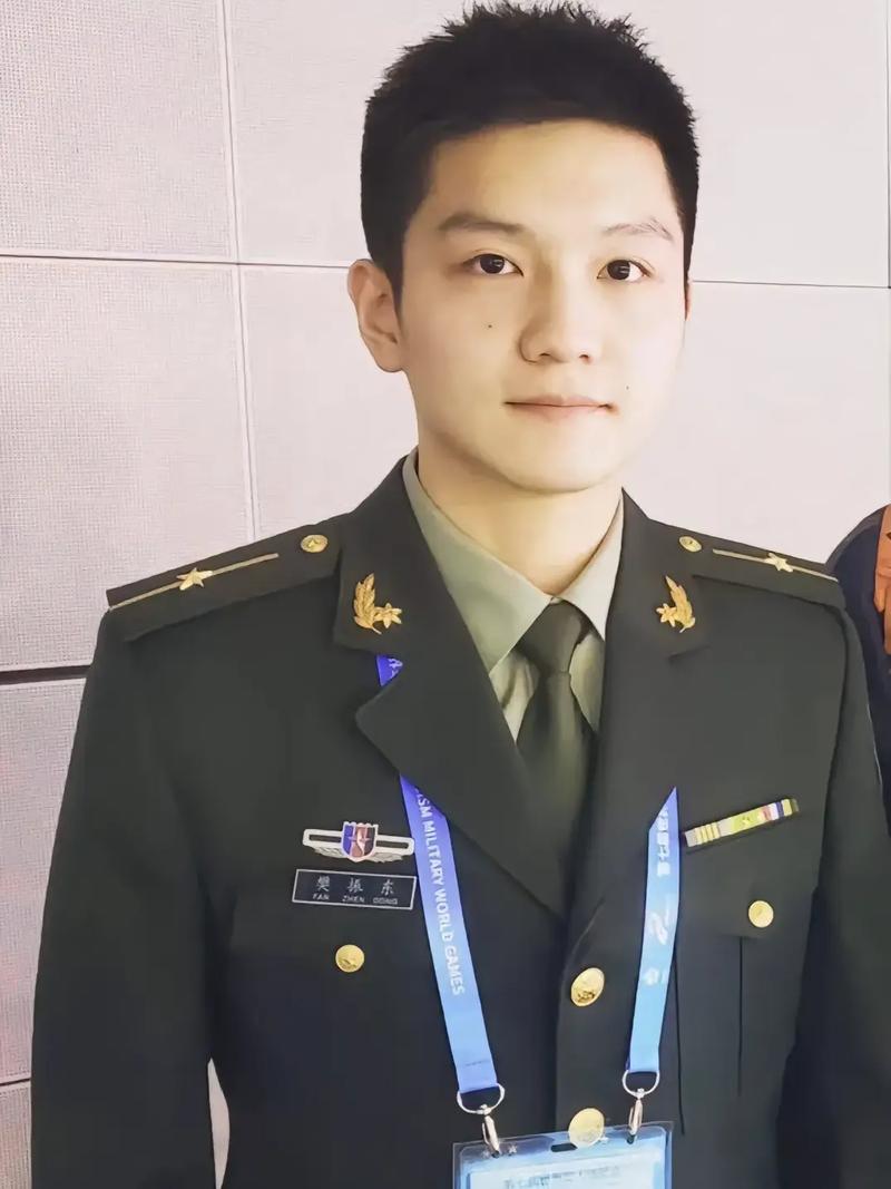 打乒乓球应该看着人还是看着球