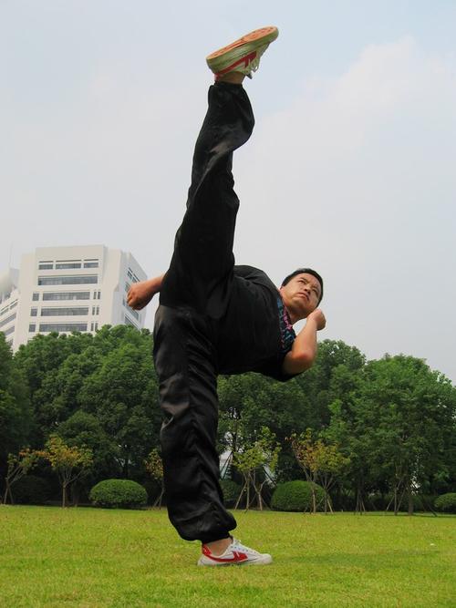 丁松乒乓球俱乐部教练