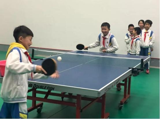 乒乓球转球原理