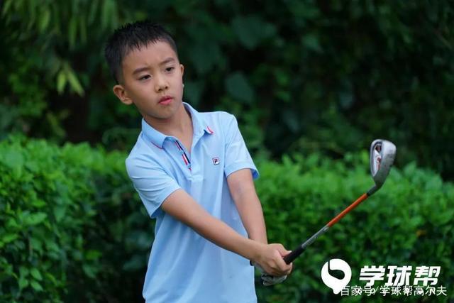 小孩子打高尔夫文案