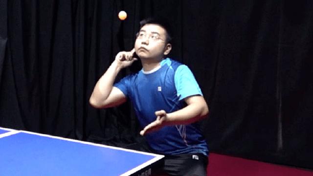 乒乓球下蹲拉球