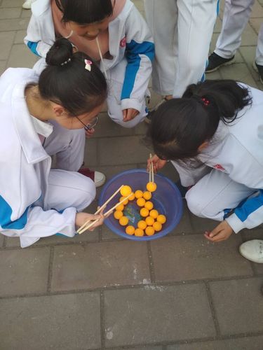怎么把乒乓球从瓶里弄出来
