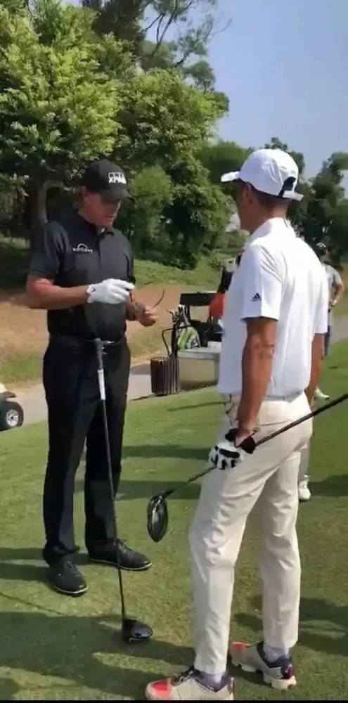 打高尔夫球要带手套吗
