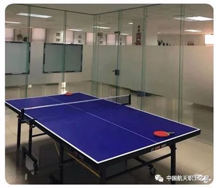 乒乓球怎么对着墙打