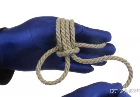 高尔夫球包如何用绳子绑住