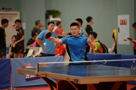 乒乓球搞笑教练图片