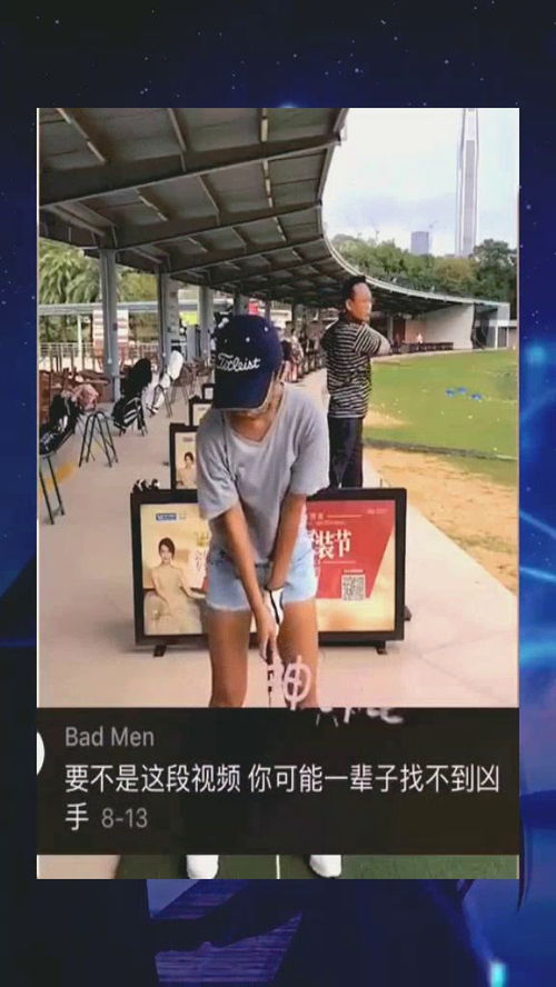 打高尔夫的小男孩