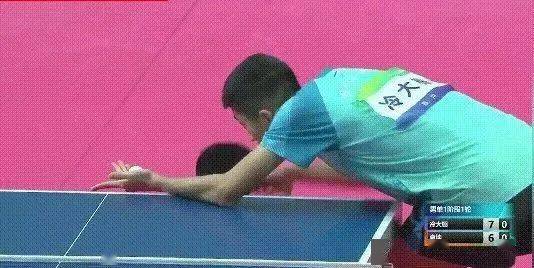 乒乓球发拐弯球视频