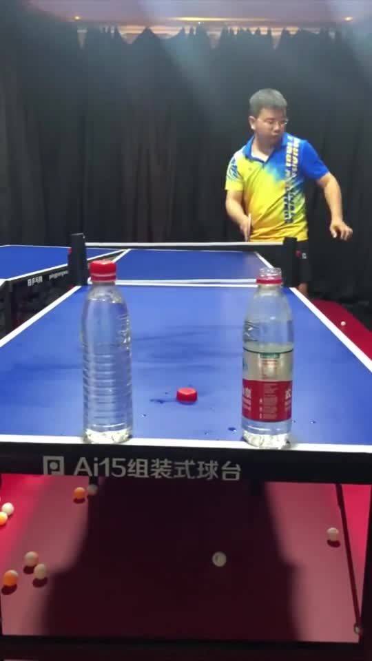 瓶子把乒乓球吸起来是什么原因