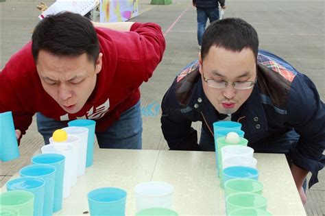 吹乒乓球过水杯的技巧