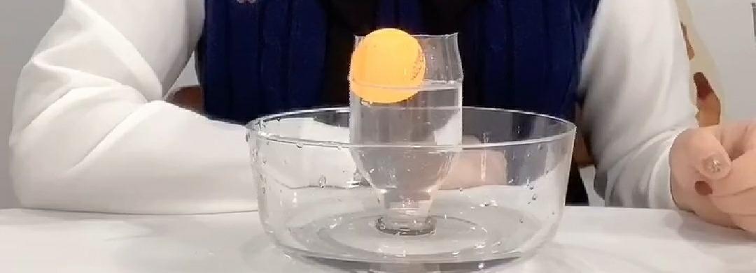 乒乓球在水里