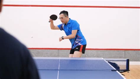 大叔打台球