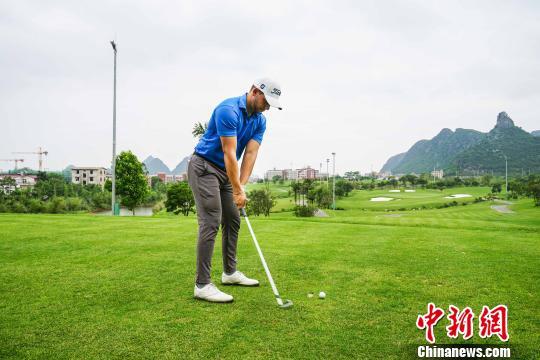 高尔夫球挥杆视频