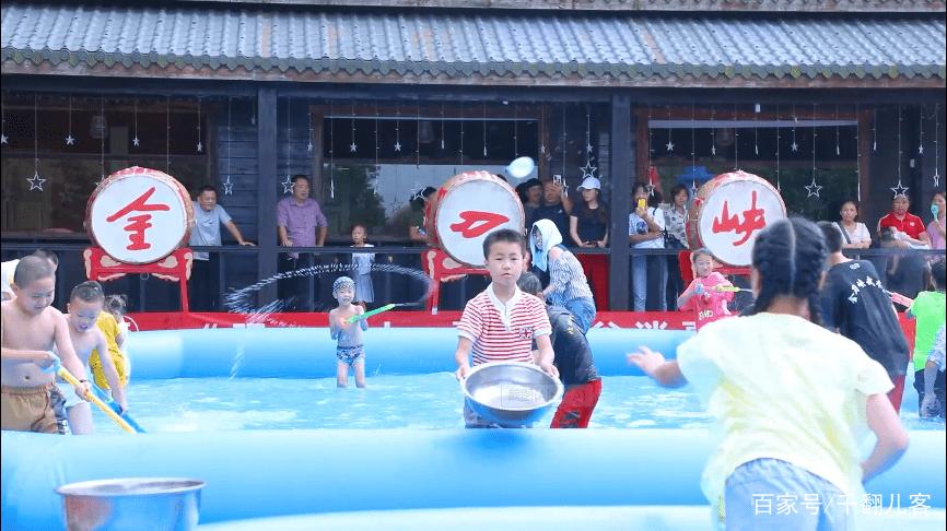 乒乓球在水盆里卡通图片