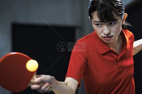 篮球和乒乓球哪个弹得高
