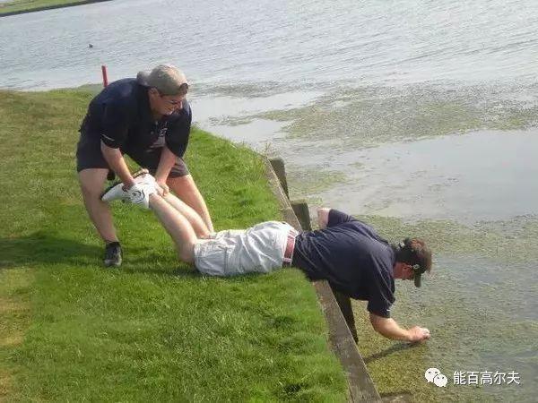 水上高尔夫怎么捡球
