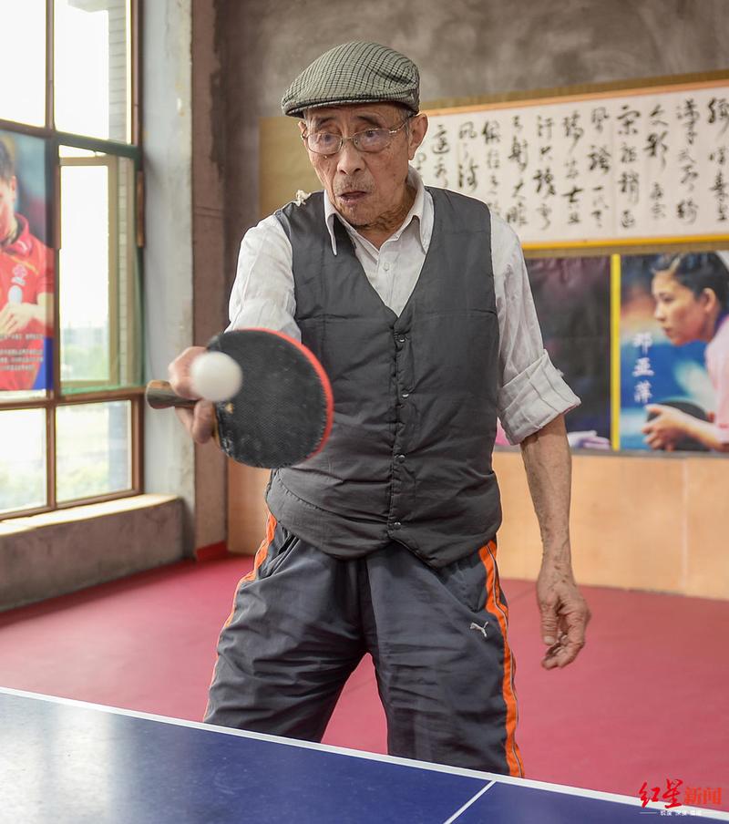 打乒乓球可以穿白色的吗