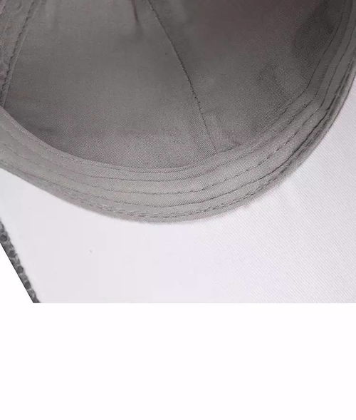 高尔夫球帽黑色和白色的区别