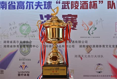 打高尔夫球一场需要多久