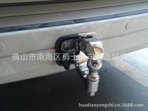 高尔夫后面有拖车钩吗