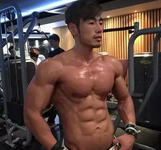 美式长发男