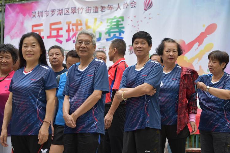 大妈尬舞斗舞