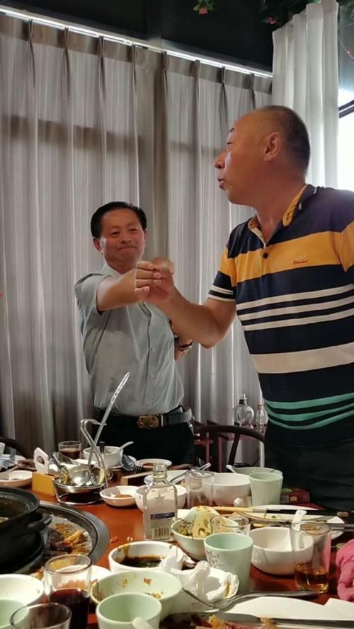 乒乓球与白酒:一场完美的结合